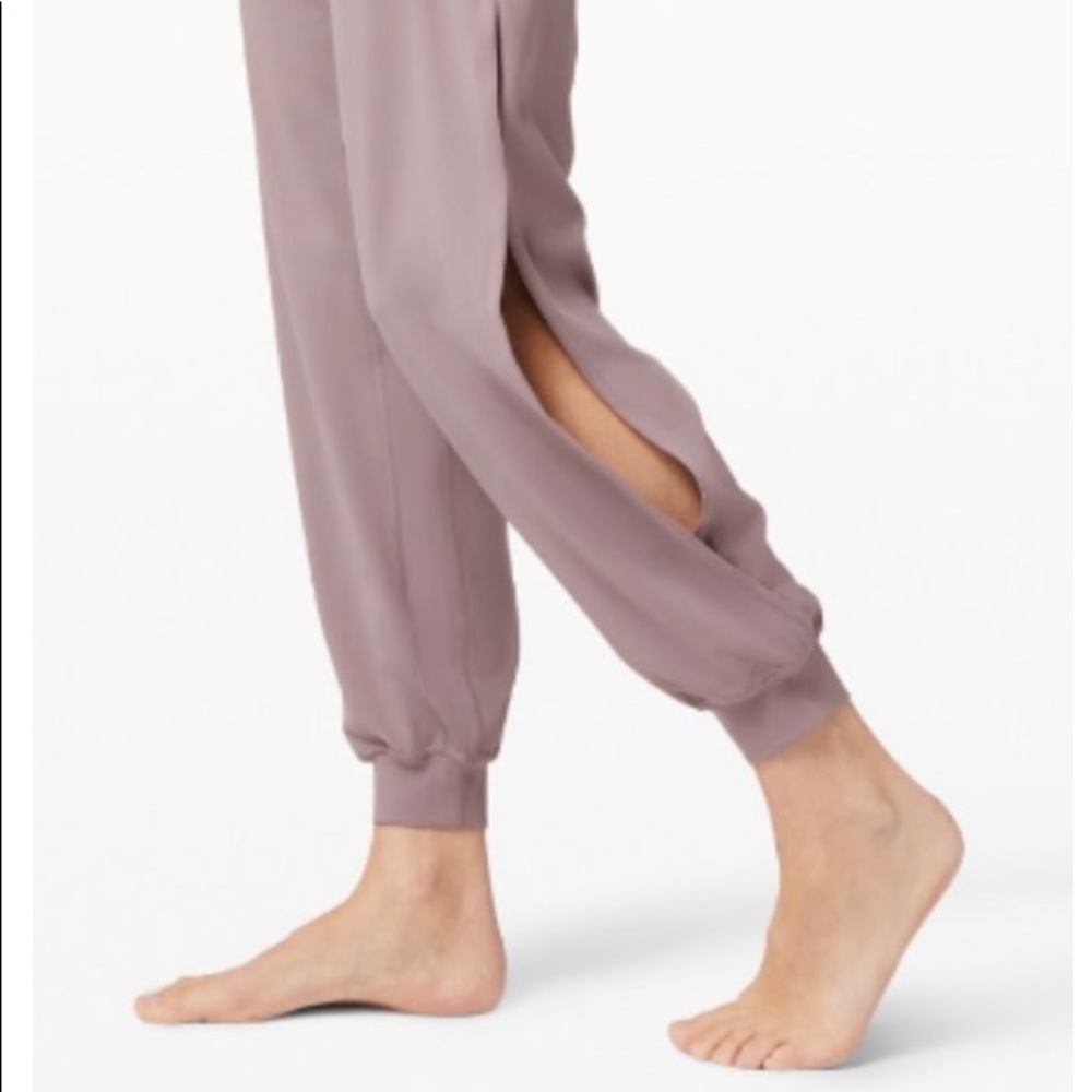 🆕 NWT- LuLuLemon Align Jogger Cool Vent- Size 10